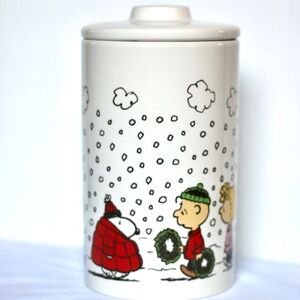 NEW Peanuts Charlie Brown Cookie Treat Jar Winter Christmas Ceramic